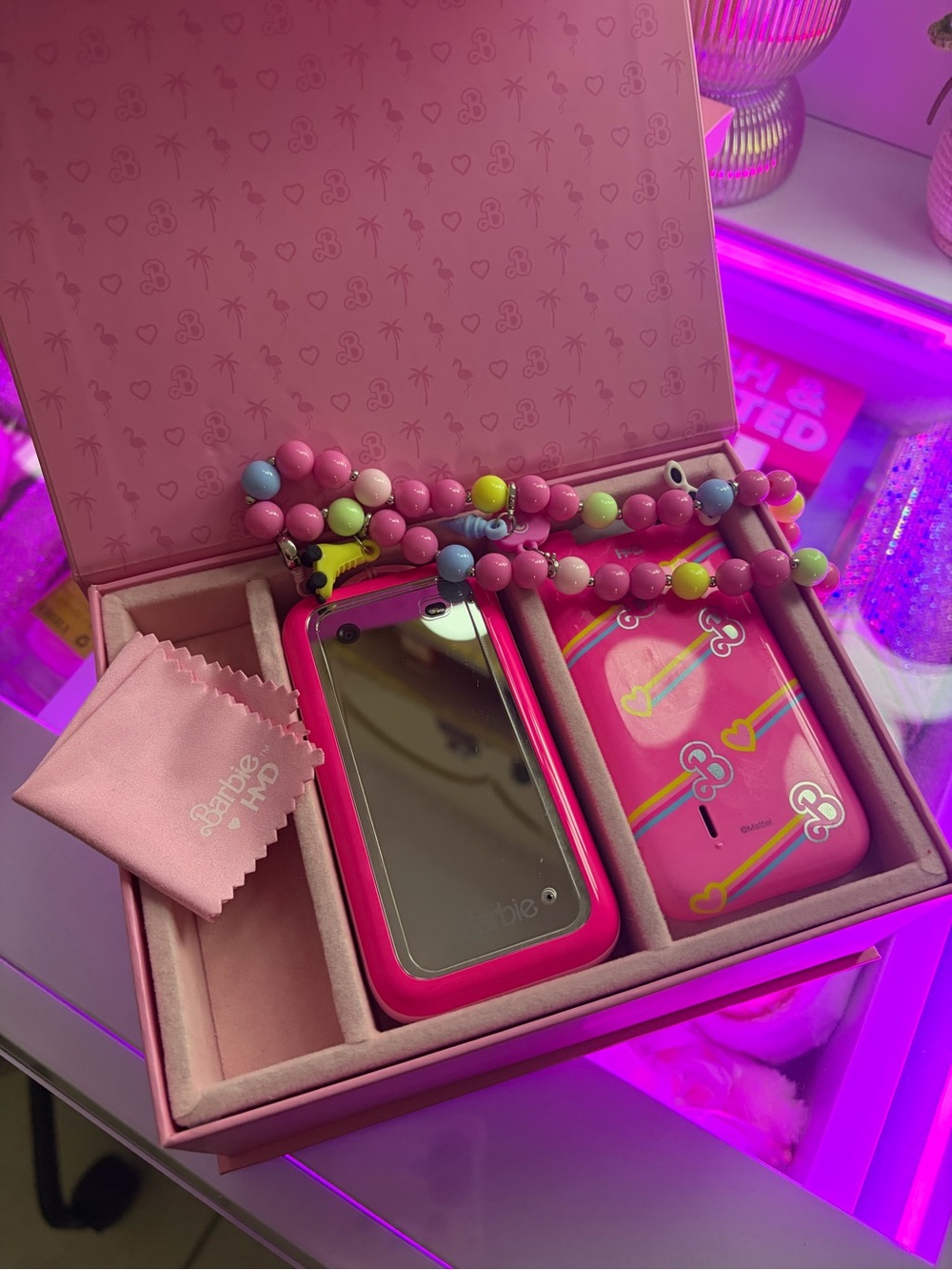 Barbie flip phone 💕